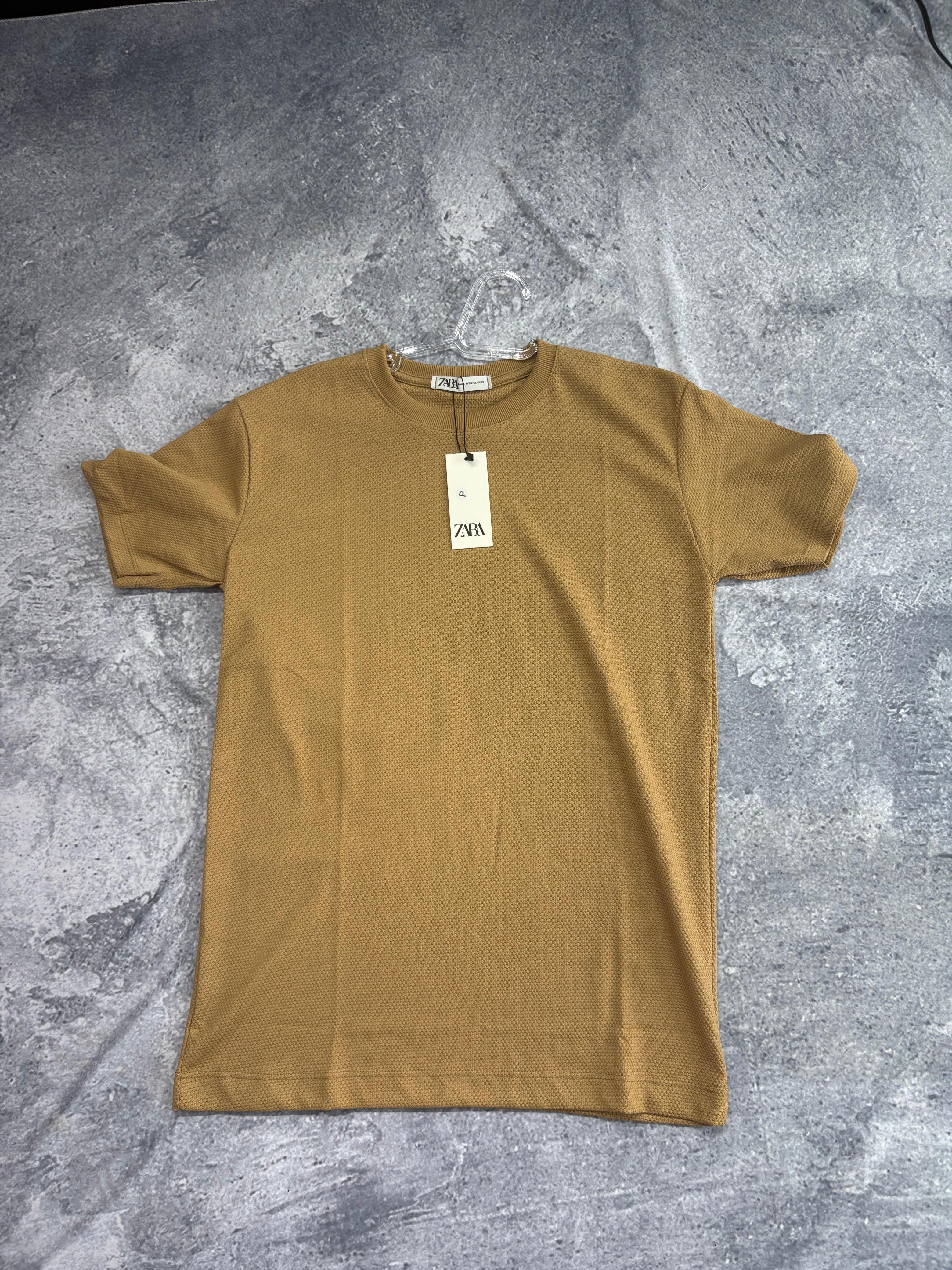 CAMISETA ZARA TEXTURIZADA CARAMELO