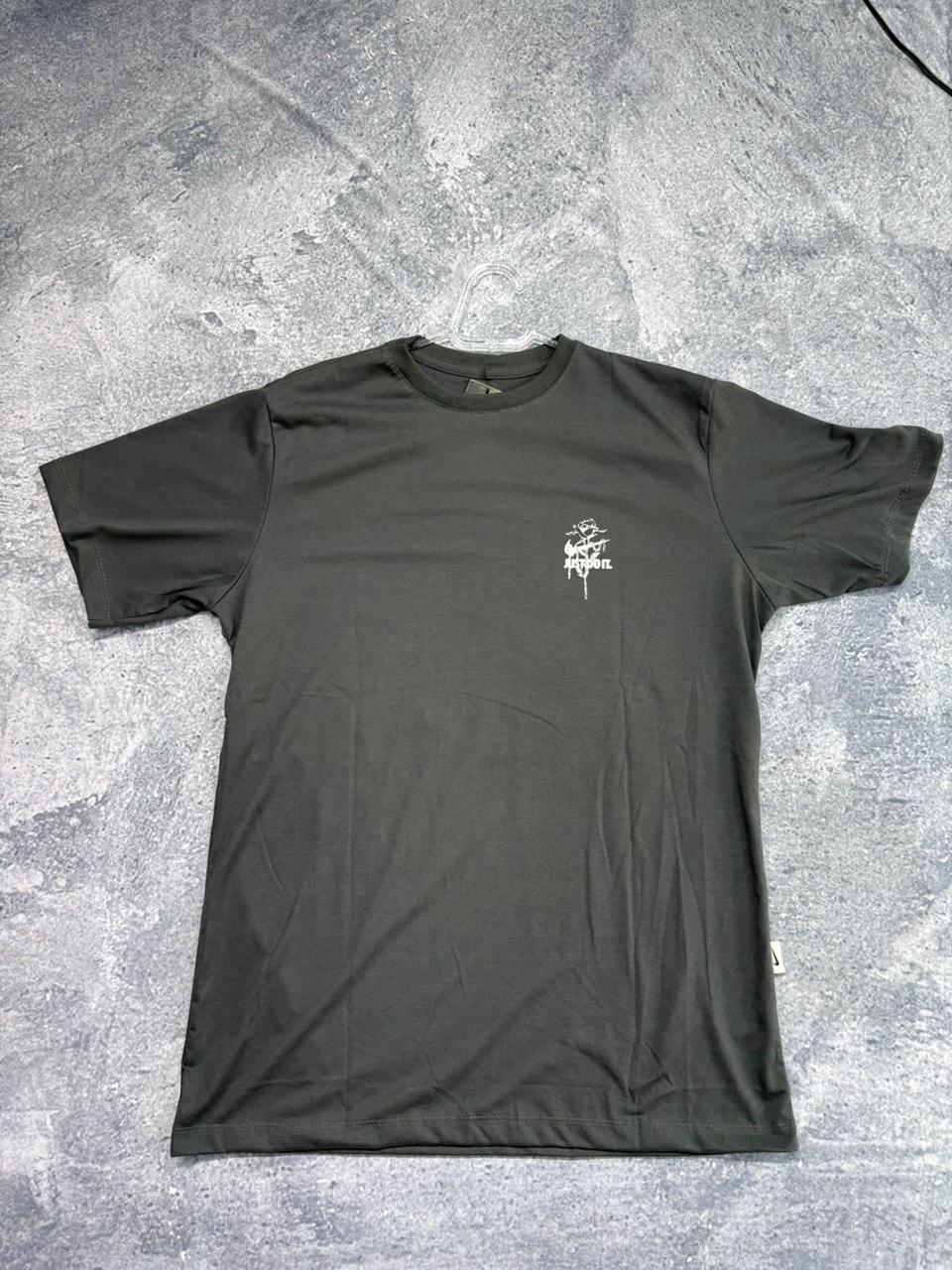 CAMISETA MALHA PREMIUM NIKE • 30.1 PENTEADA \& LAVADA CINZA JUST DO IT