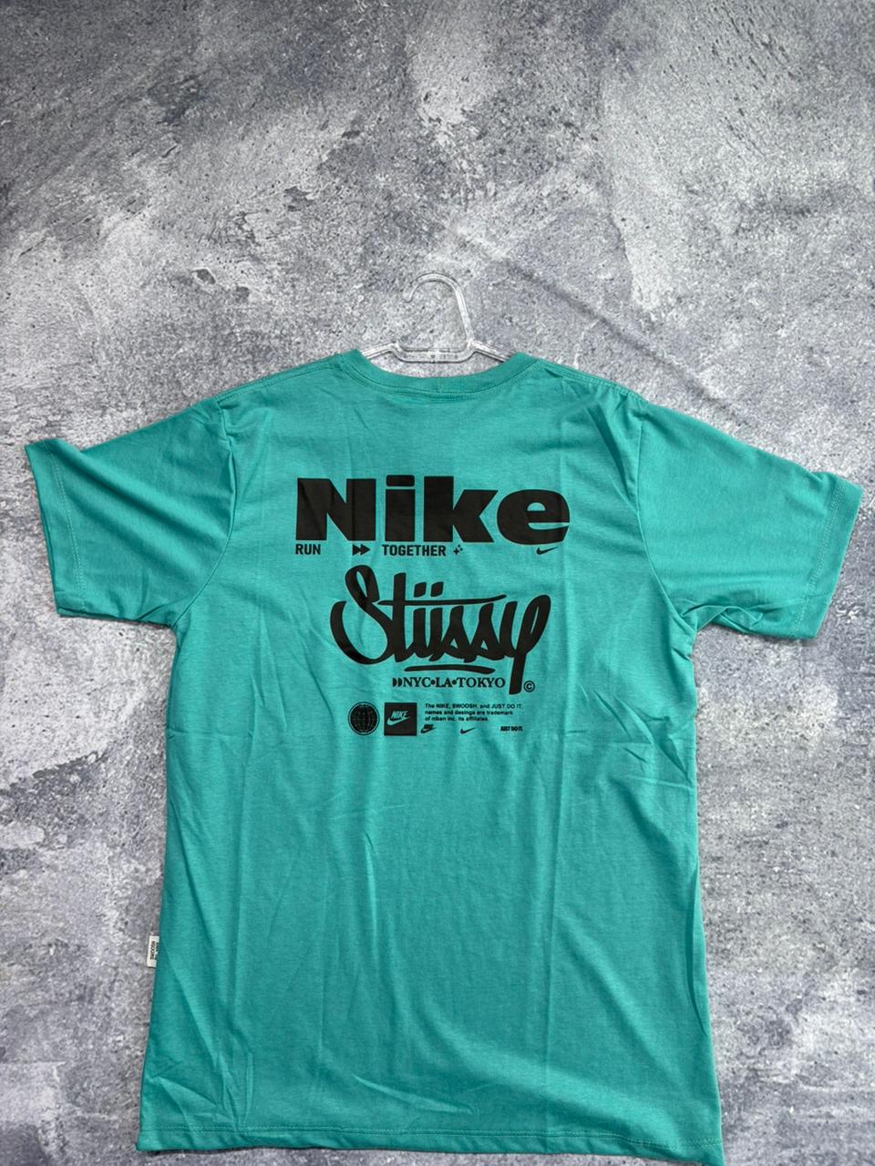 CAMISETA MALHA PREMIUM NIKE • 30.1 PENTEADA \& LAVADA VERDE ÁGUA
