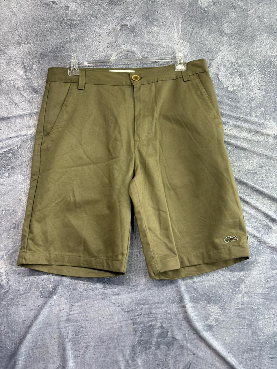 BERMUDA SARJA LACOSTE VERDE (casual)