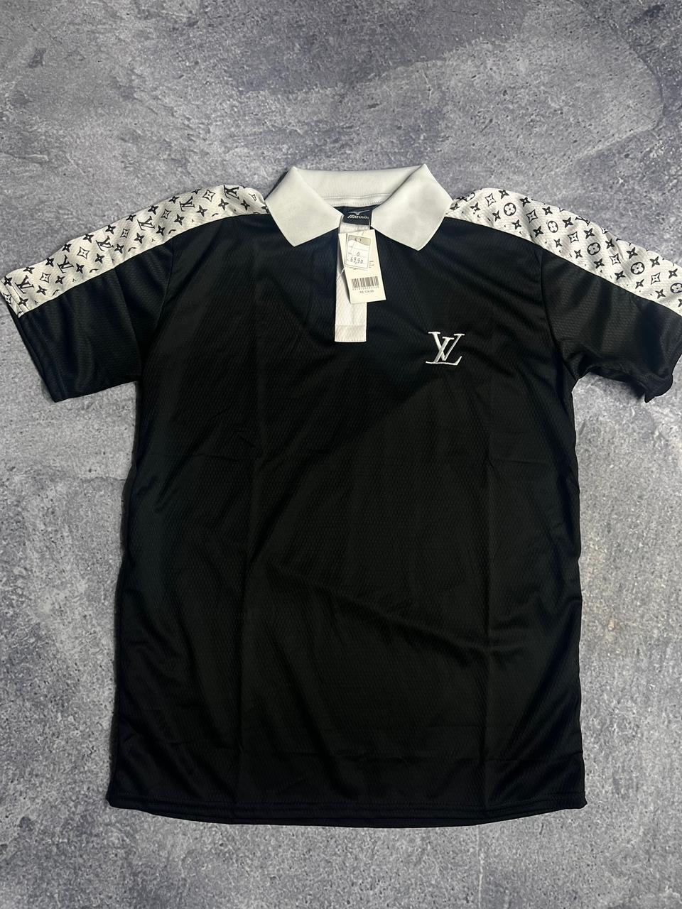 CAMISETA POLO DRY FIT  LV PRETA  DETALHE BRANCO